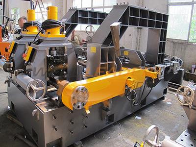 Machine intégrée de soudure de poutre en double T